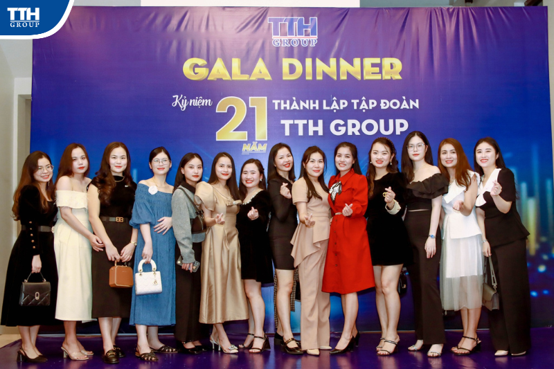 đêm tiệc Gala Dinner Tổng kết năm 2023 & Kỷ niệm 21 năm ngày thành lập TTH Group của Bệnh viện Đa khoa TTH Hà Tĩnh
