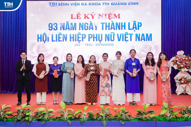 hội nghị chúc mừng ngày phụ nữ việt nam tại TTH Quảng Bình