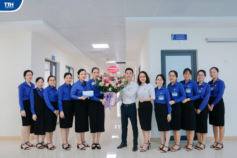 tặng hoa chúc mừng ngày 20/10 tại TTH Vinh 2