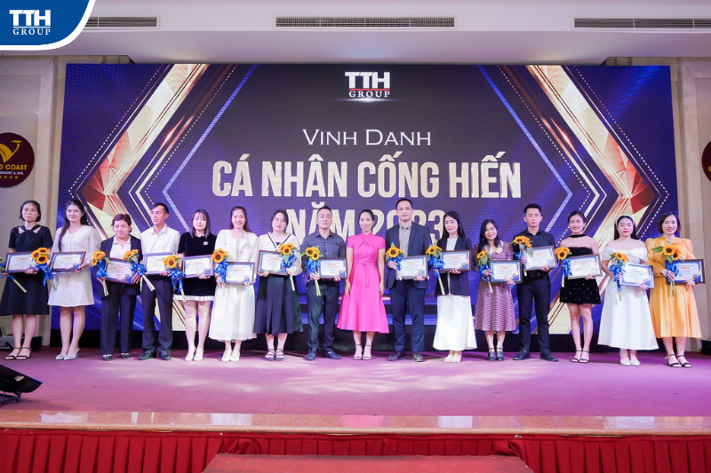 vinh danh cá nhân xuất sắc