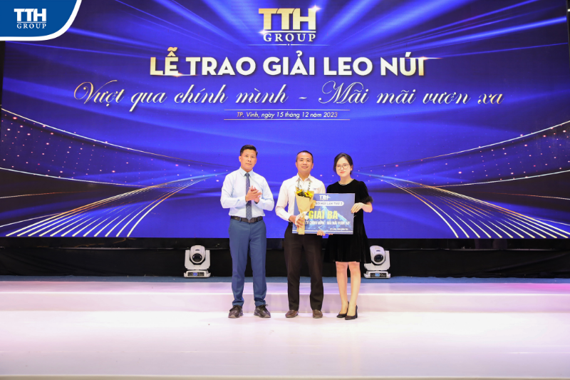 giải ba leo núi lãnh đạo