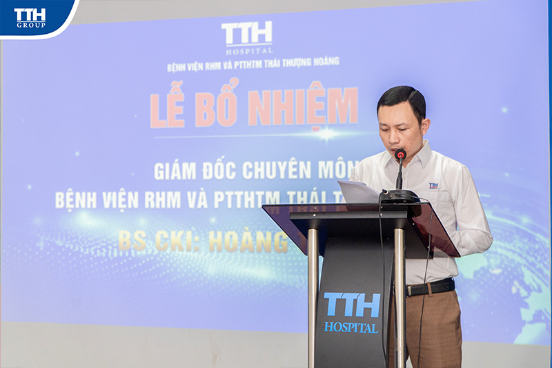 ông Lê Trọng Ánh đọc quyết định bổ nhiệm