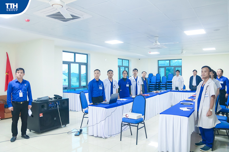 các quần chúng ưu tú đã được vinh dự đứng trong hàng ngũ của Đảng Cộng sản Việt Nam