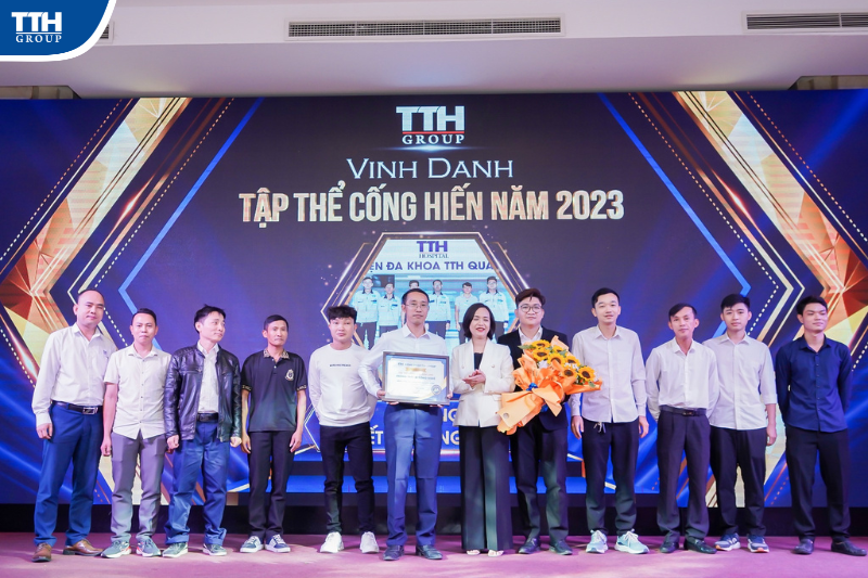 vinh danh tập thể cống hiến
