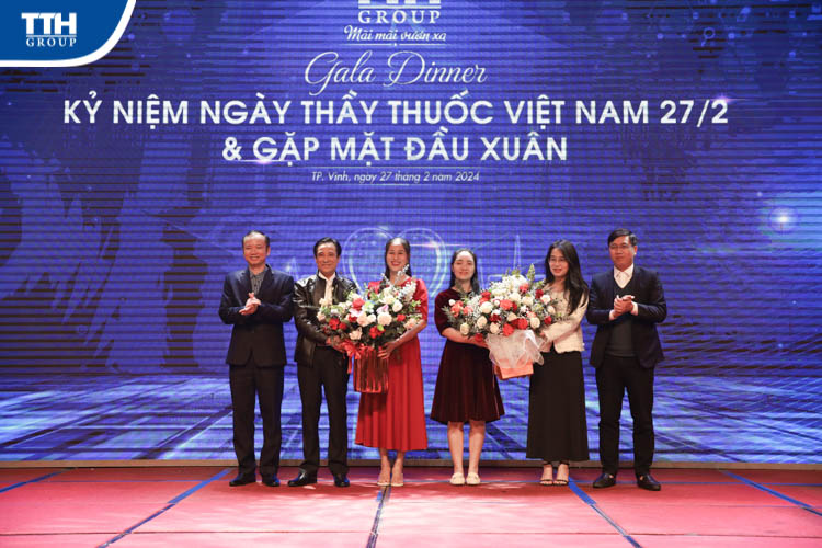 Đặc biệt trong buổi Gala Dinner, đã có 51 Bằng Khen và Kỷ niệm chương của Bộ Y tế