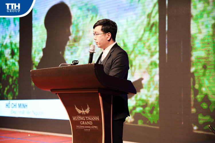 BLĐ TTH Group cũng đã tặng hoa chúc mừng khối chuyên môn & khối chức năng của các Bệnh viện chi nhánh