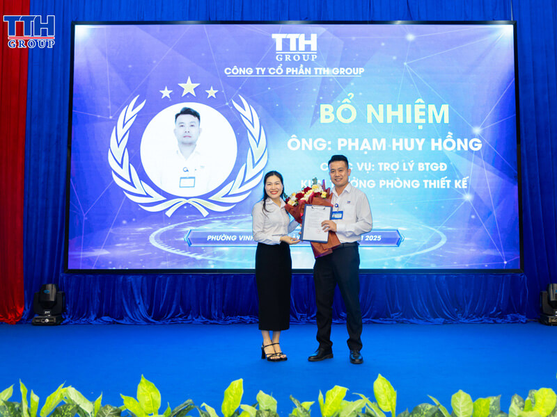 cán bộ lãnh đạo đã được trao quyết định bổ nhiệm 3