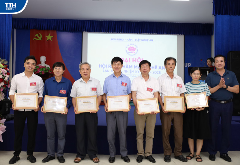 ghi nhận những đóng góp của các cá nhân cho sự hoạt động và phát triển của Hội.