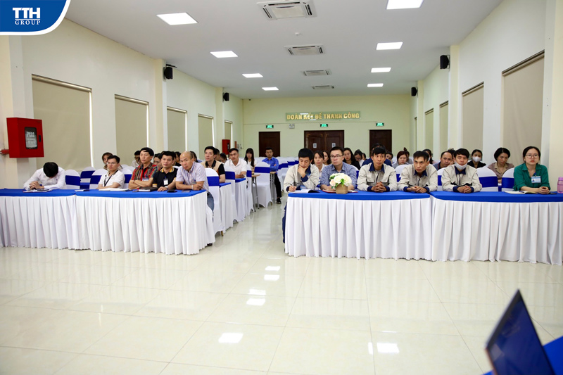 toàn thể cán bộ nhân viên khối Tổng Công ty