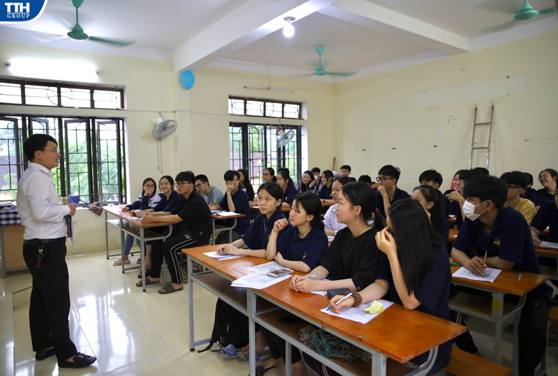 chương trình Hướng Nghiệp “Tài trợ học phí - Bảo trợ việc làm” của TTH Group