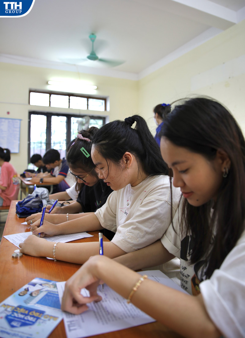 các em học sinh THPT không chỉ được thông tin chi tiết về các vị trí việc làm thuộc ngành Y