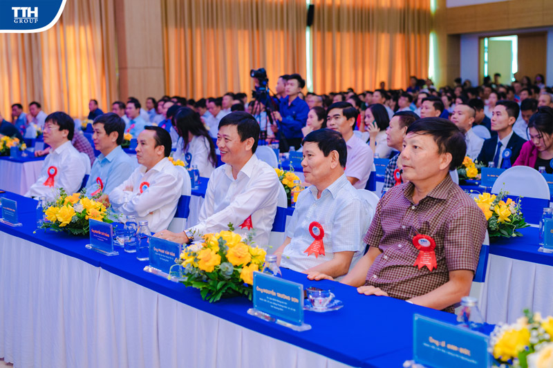 Tham dự lễ khai trương, về phía lãnh đạo các sở, ban, ngành