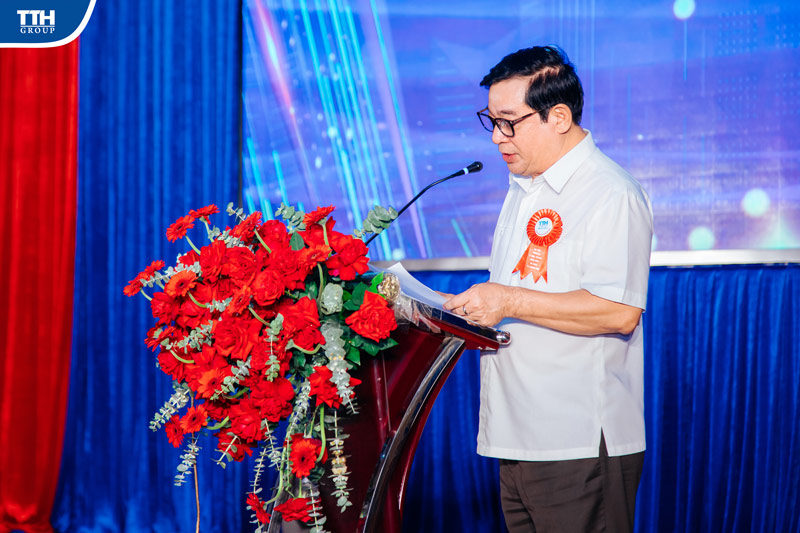 GS.TS.Lương Ngọc Khuê cũng đã công bố quyết định 