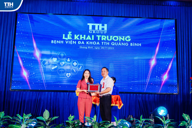 trao công văn khai trương