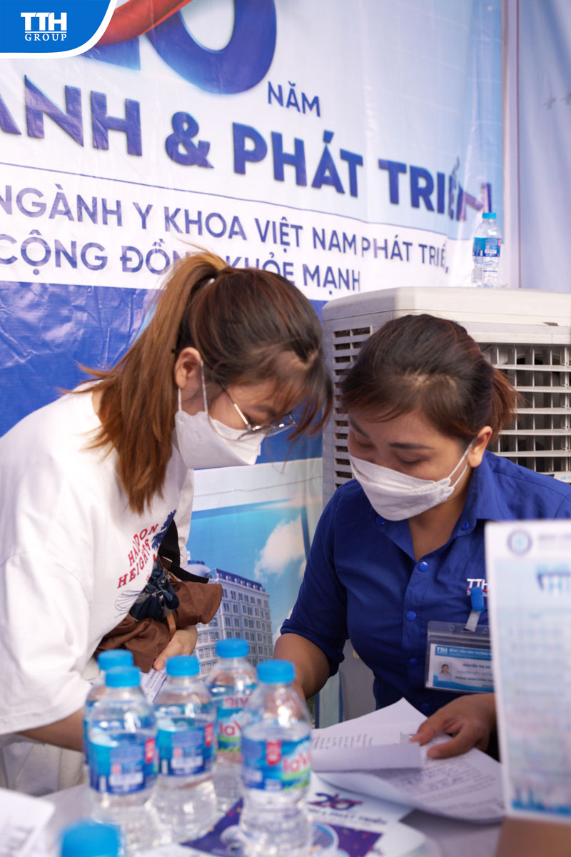 Gian hàng của TTH Group cũng nhận được lượt đăng ký tìm hiểu của hàng trăm sinh viên