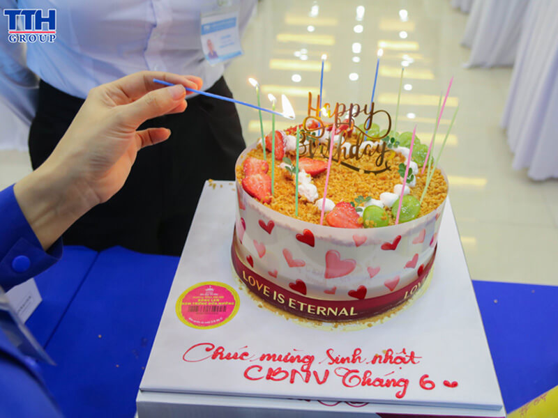 những khoảnh khắc đáng nhớ trong buổi tiệc sinh nhật tháng 6 - 3