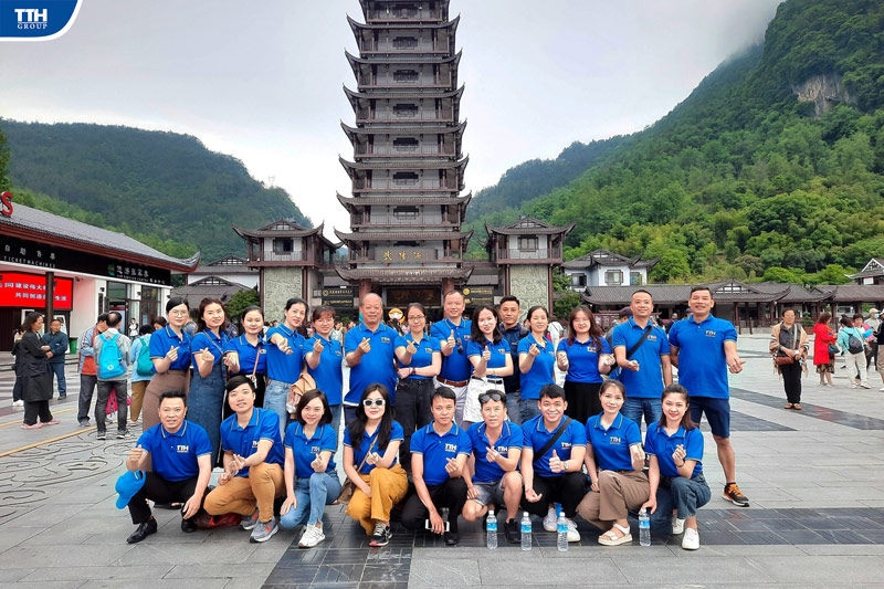 các anh chị em CBNV được ghé thăm “thiên đường hạ giới” - Trương Gia Giới