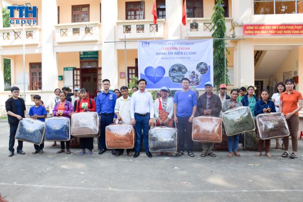 Công ty cố phần TTH Group tổ chức chương trình hướng về Kỳ Sơn