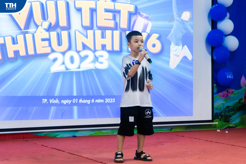 Các em tự tin thể hiện những tiết mục văn nghệ hấp dẫn