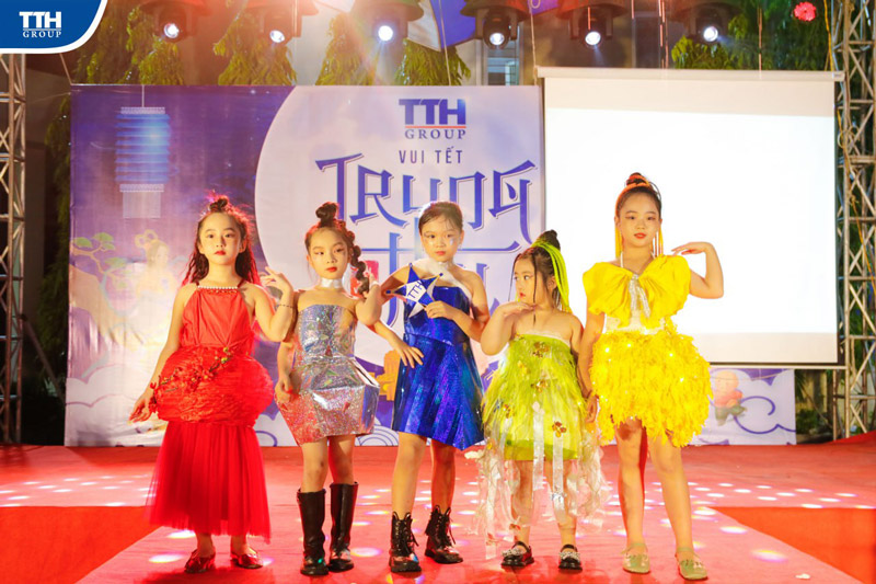 Thiết kế và trình diễn thời trang - Trung thu Fashion Show 
