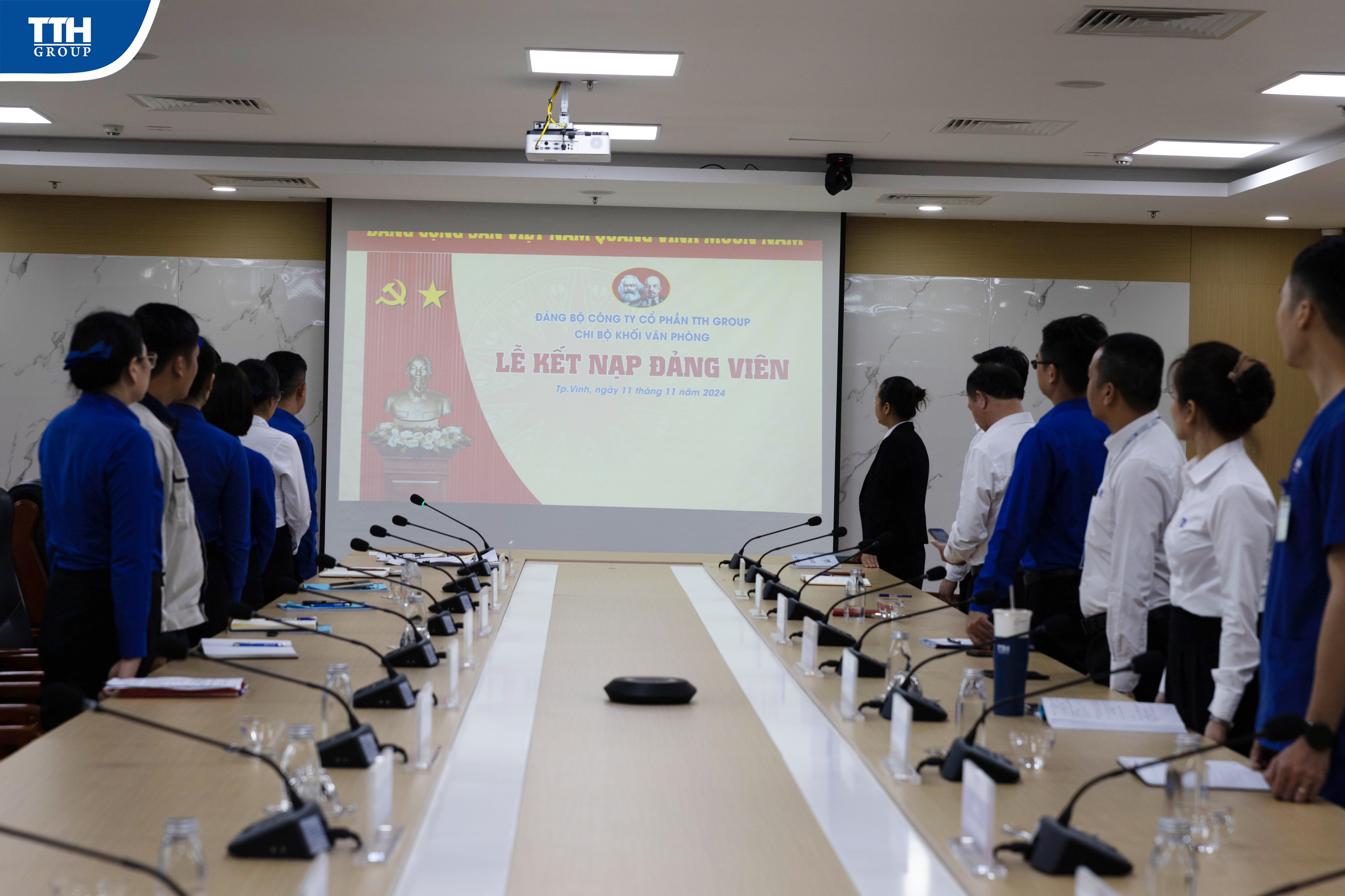 TTH GROUP TỔ CHỨC LỄ KẾT NẠP ĐẢNG VIÊN MỚI