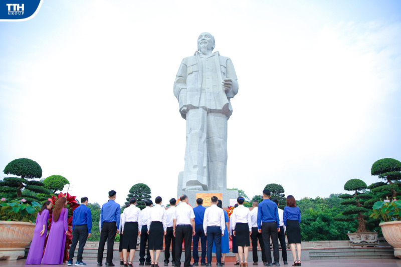 TỔ CHỨC LỄ DÂNG HƯƠNG KỶ NIỆM 134 NGÀY SINH CHỦ TỊCH HỒ CHÍ MINH