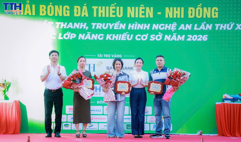 TTH GROUP - NHÀ TÀI TRỢ BẠC GIẢI BÓNG ĐÁ THIẾU NIÊN, NHI ĐỒNG CÚP BÁO VÀ PTTH NGHỆ AN LẦN THỨ 27